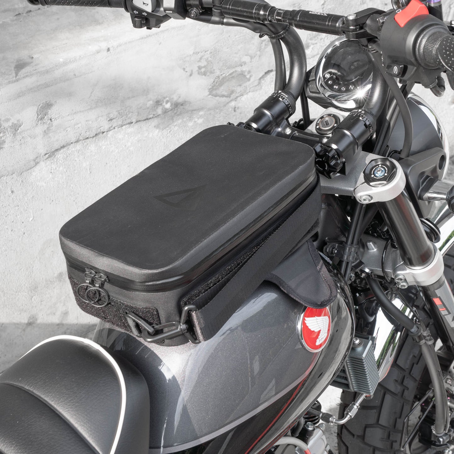 早鳥預購價（九月開始出貨）：上山旅 RAINSTOPPER 防雨磁吸油箱包 Honda Monkey 125 適用