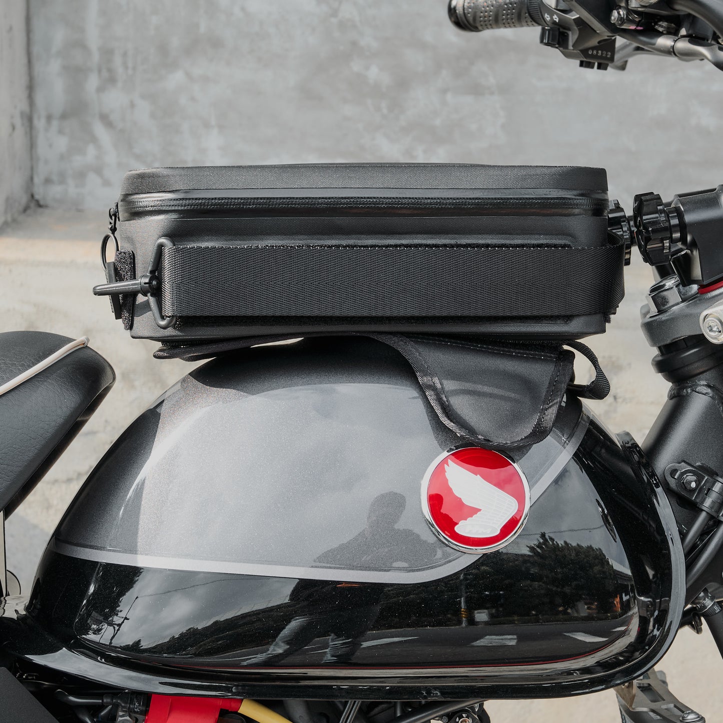 "Rainstopper" magnetic tank bag for Honda Monkey 125
