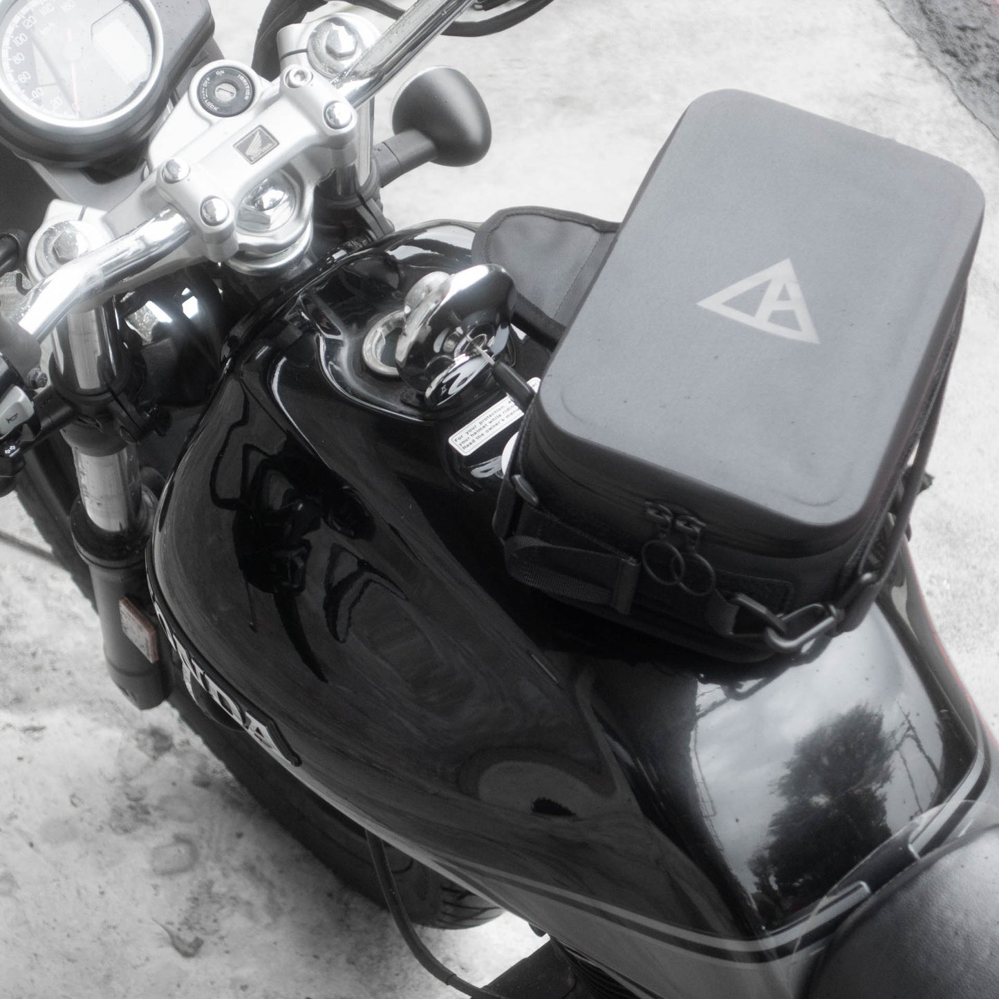 早鳥預購價（九月開始出貨）：上山旅 Rainstopper 防雨磁吸油箱包 Honda CB350/GB350 適用