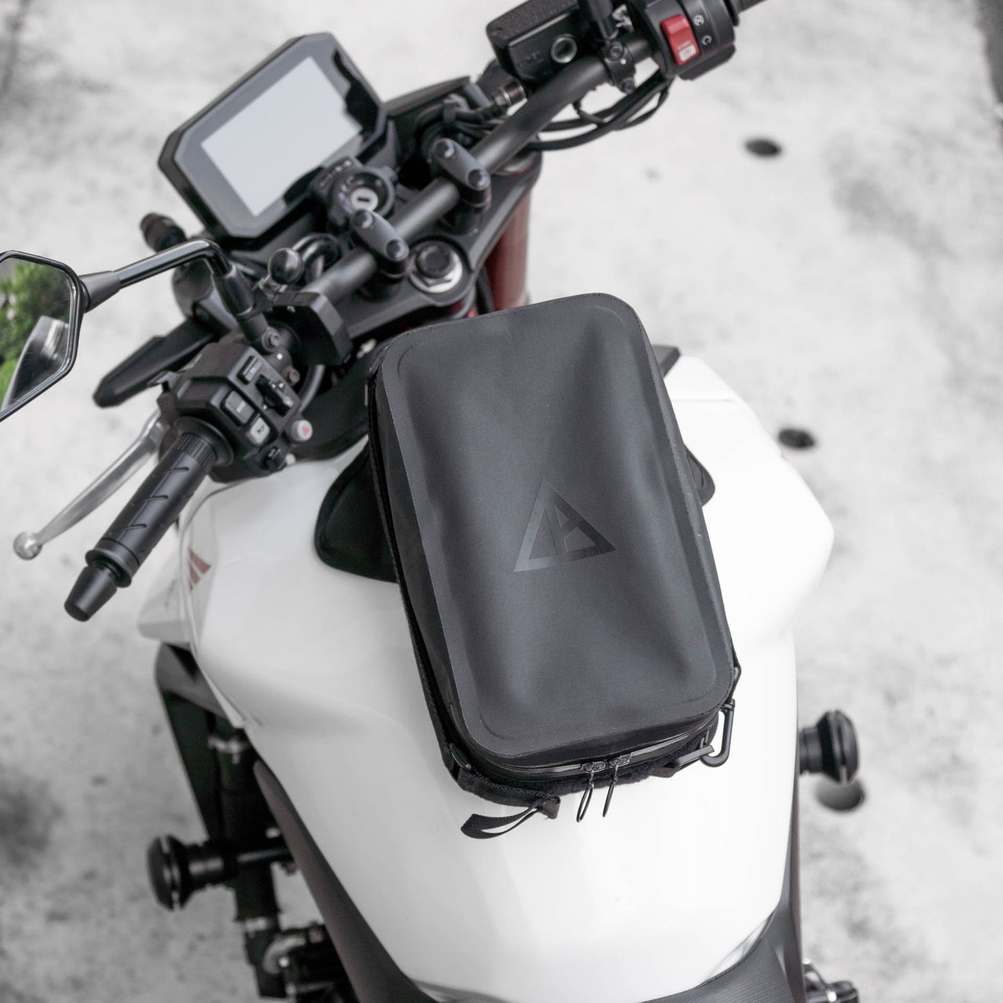 Pre-order (ship in September): "Rainstopper" magnetic tank bag for Honda CB750 Hornet