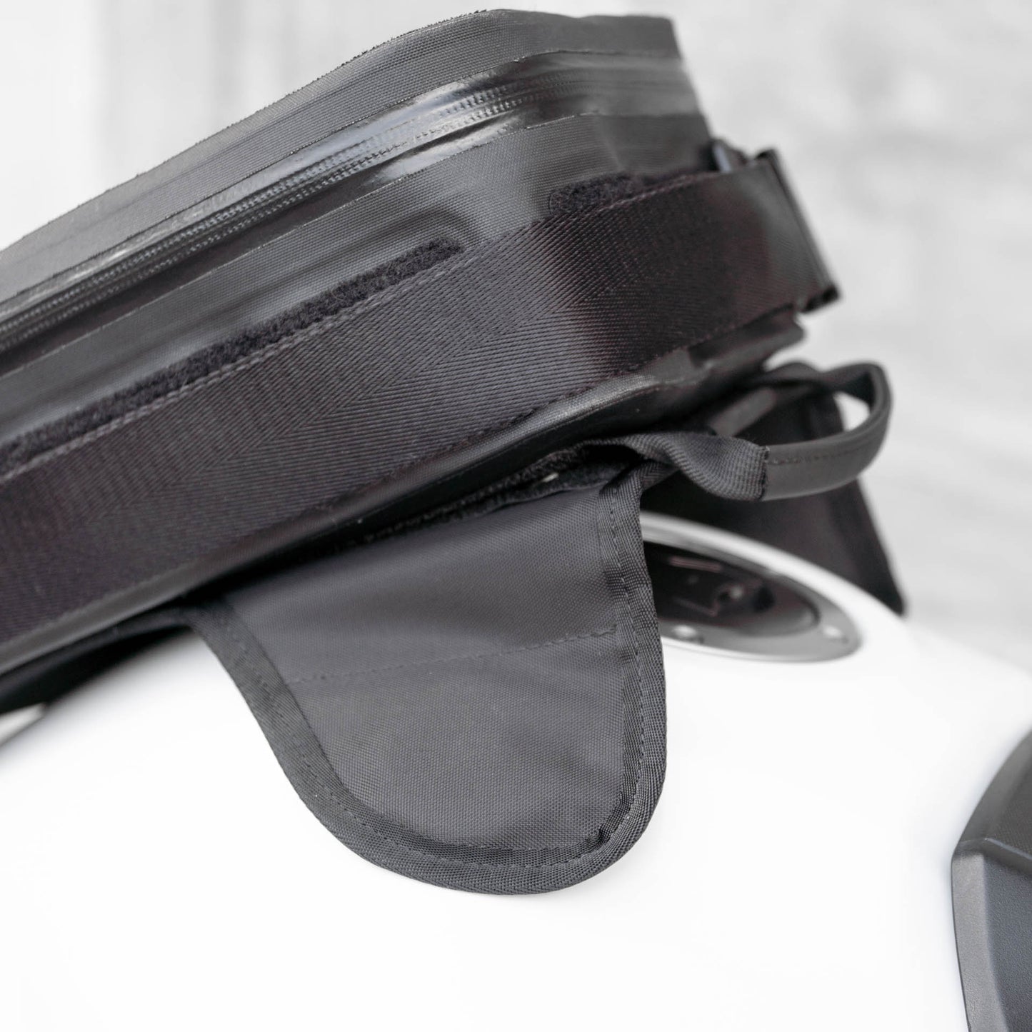 Pre-order (ship in September): "Rainstopper" magnetic tank bag for Honda CB750 Hornet