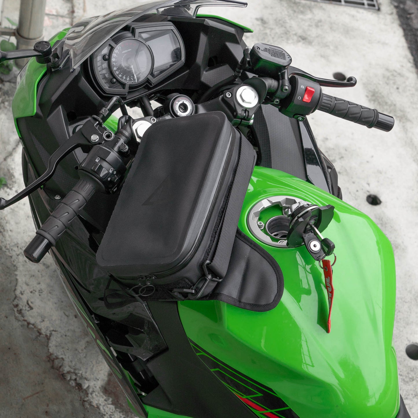 早鳥預購價（九月開始出貨）：上山旅 RAINSTOPPER 防雨磁吸油箱包 Kawasaki Ninja 400 (忍400) 適用