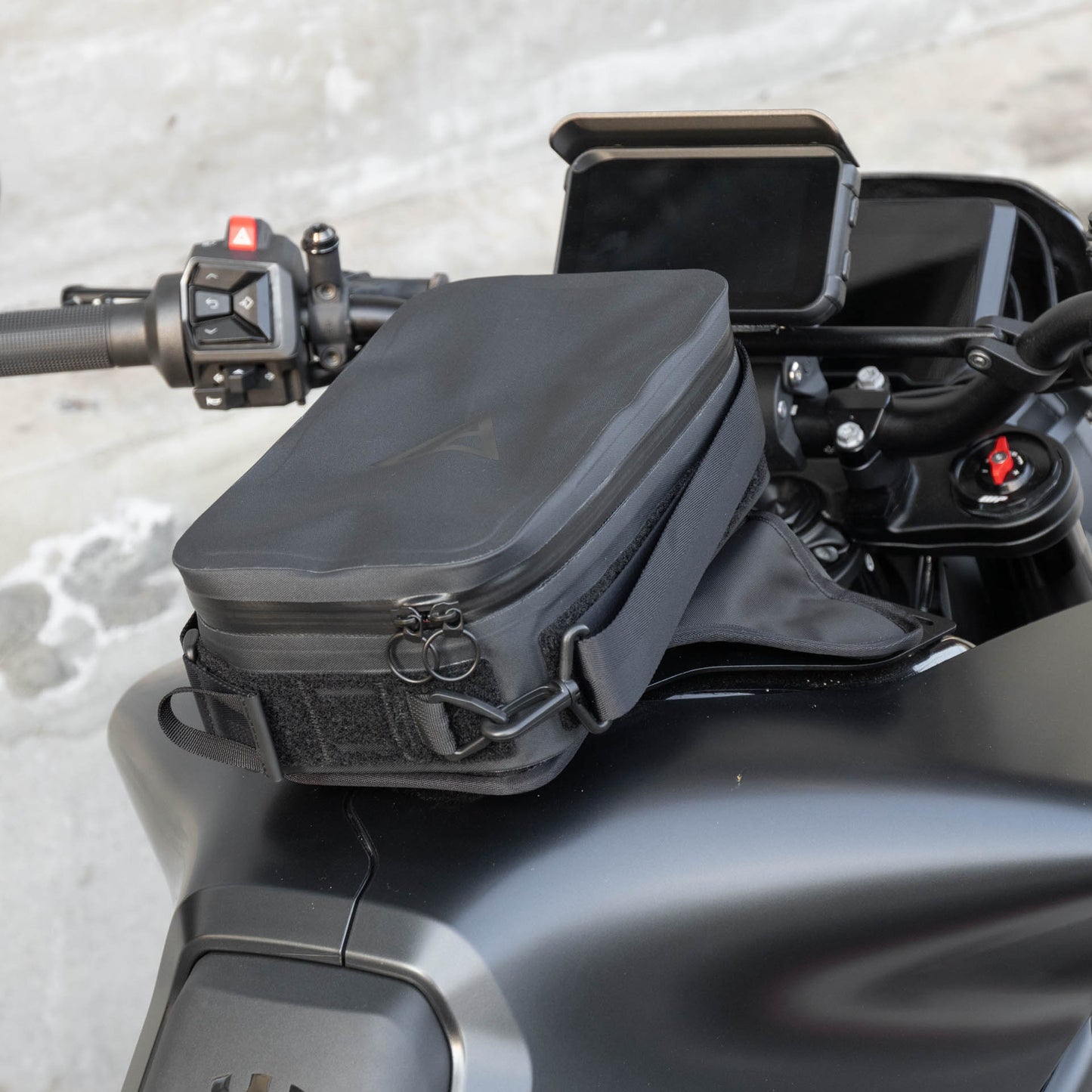 Pre-order (ship in September): "Rainstopper" magnetic tank bag for Husqvarna Svartpilen 801 (tank rack required)