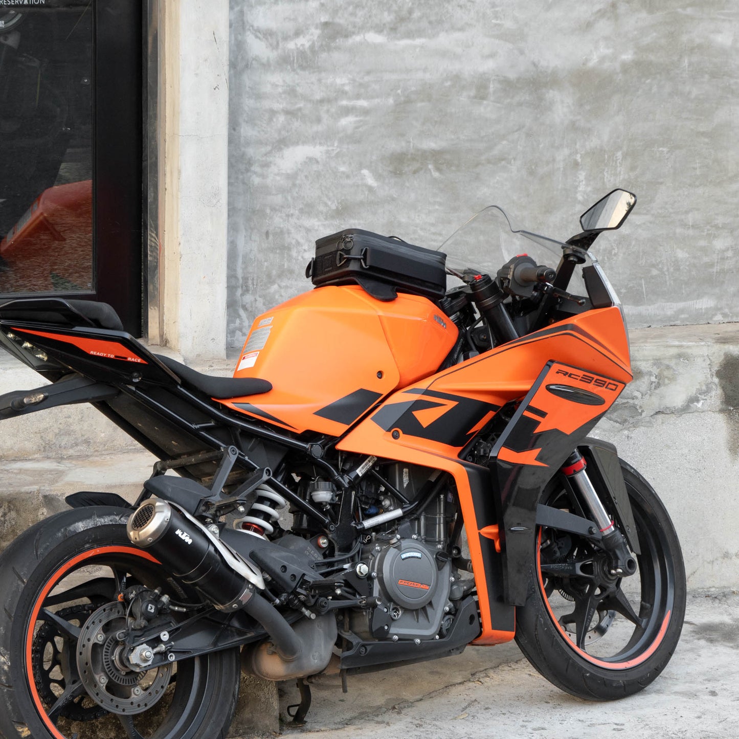 Pre-order (ship in September): "Rainstopper" magnetic tank bag for KTM RC390