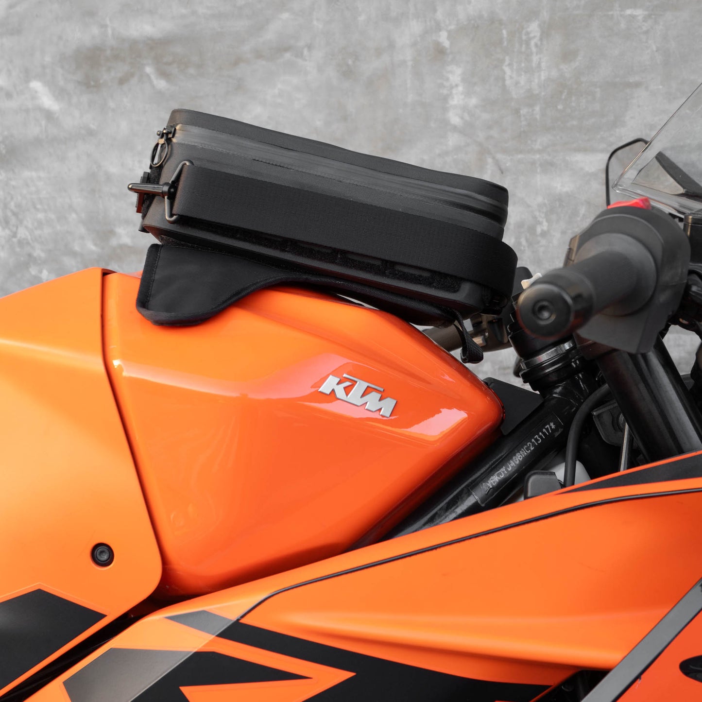 Pre-order (ship in September): "Rainstopper" magnetic tank bag for KTM RC390