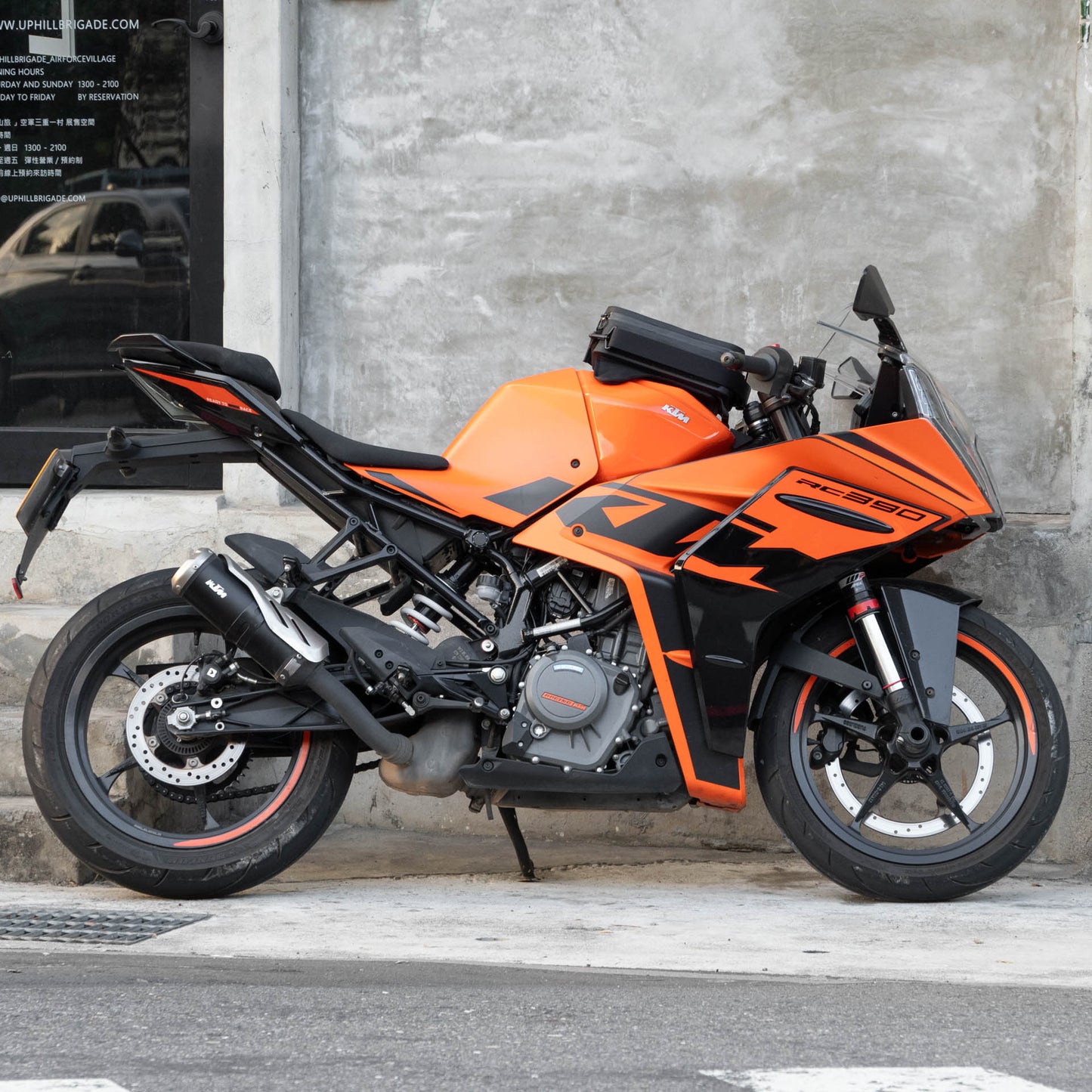 Pre-order (ship in September): "Rainstopper" magnetic tank bag for KTM RC390