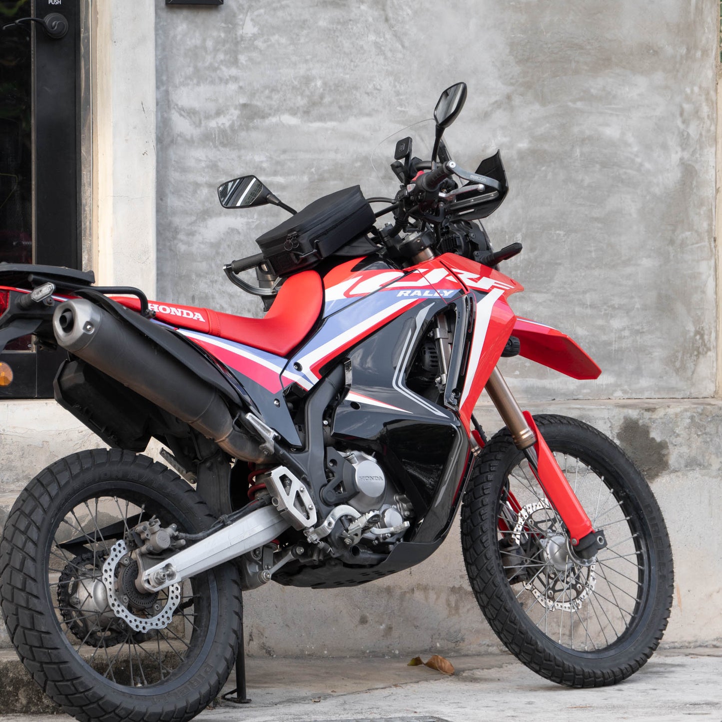早鳥預購價：上山旅 Rainstopper 防雨磁吸油箱包 Honda CRF300 Rally 適用