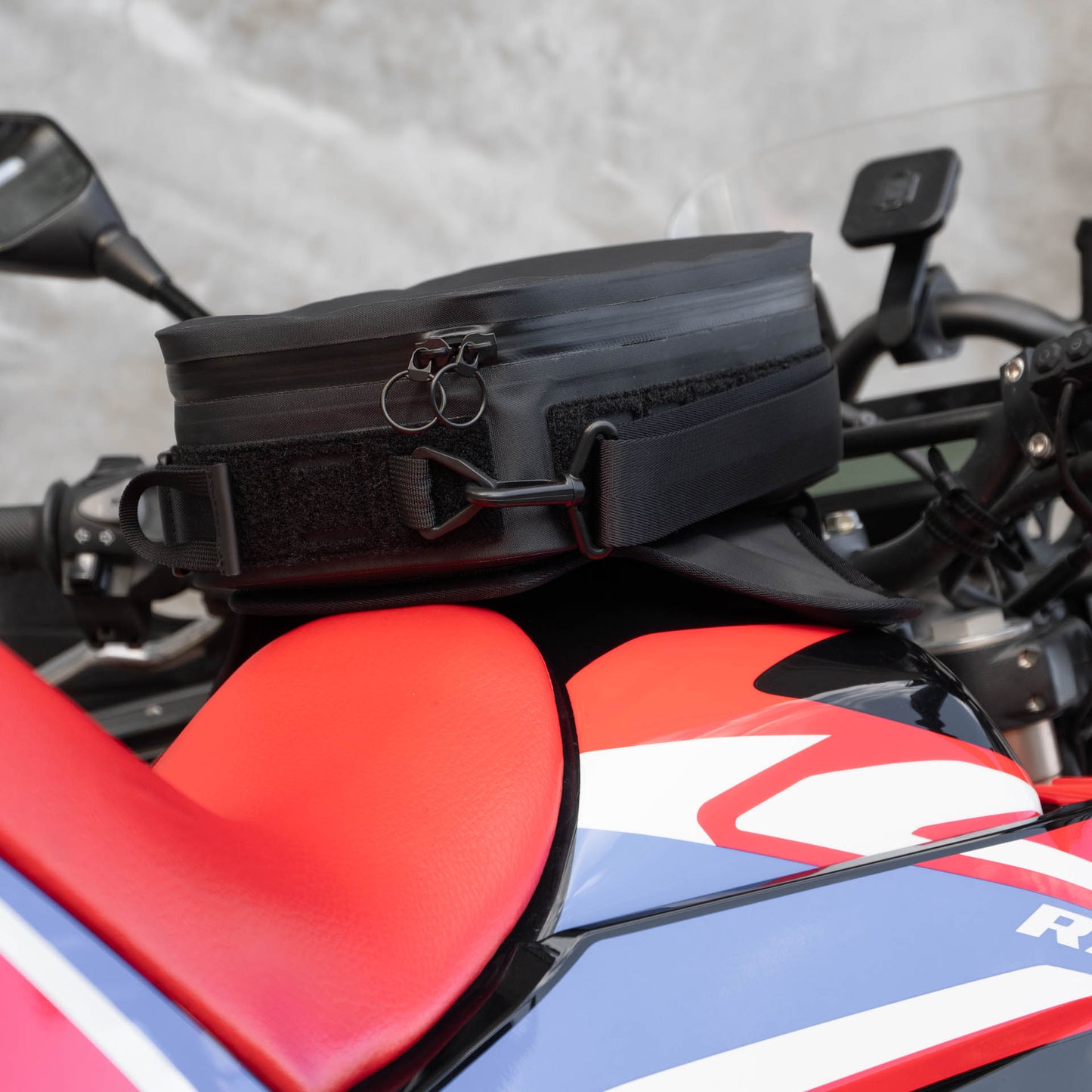 早鳥預購價：上山旅 Rainstopper 防雨磁吸油箱包 Honda CRF300 Rally 適用