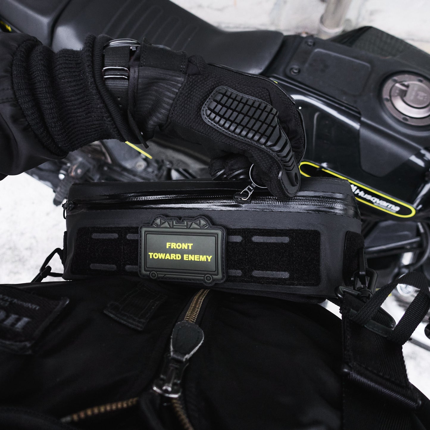 "Front Toward Enemy" 克萊莫闊刀雷 PVC 士氣章（魔鬼氈）