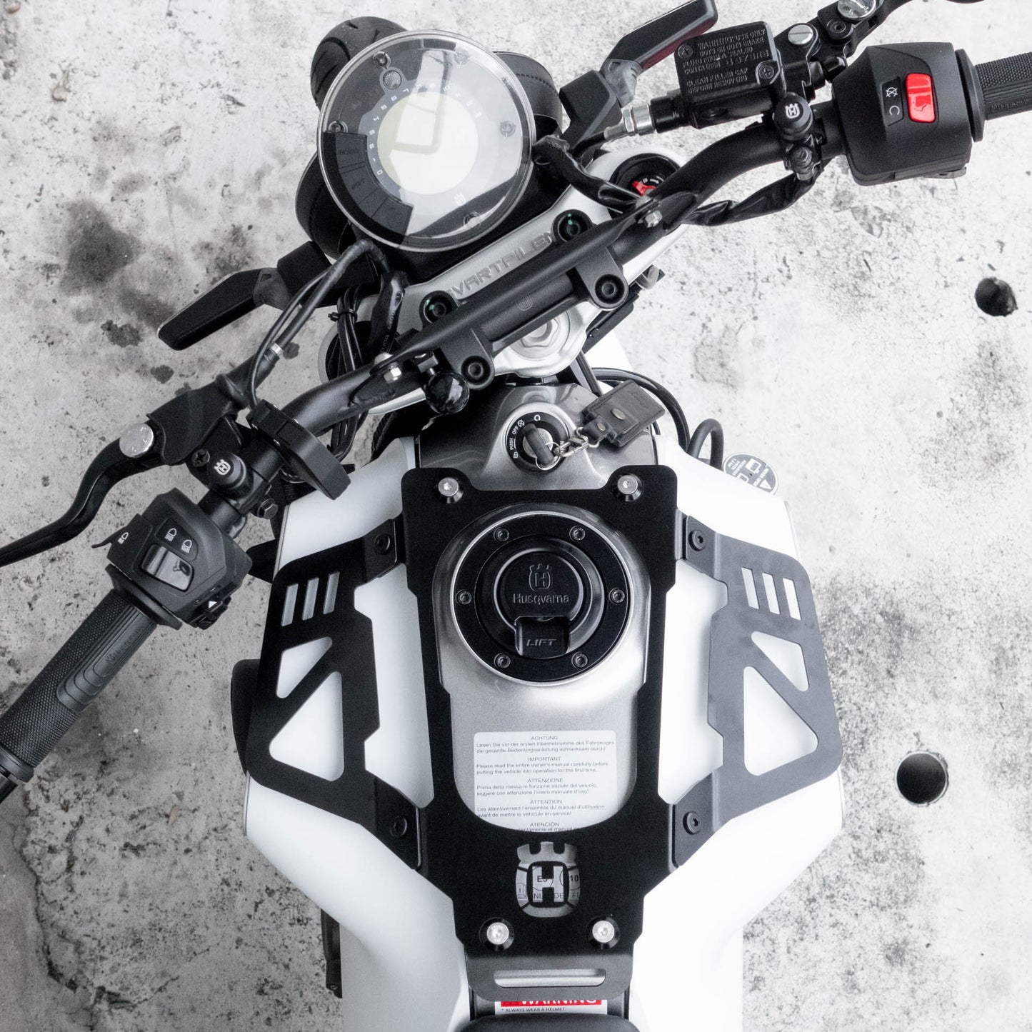Pre-order (ship in September): "Rainstopper" magnetic tank bag for Husqvarna Vitpilen Gen 2 (2020-2023) with steel tank rack