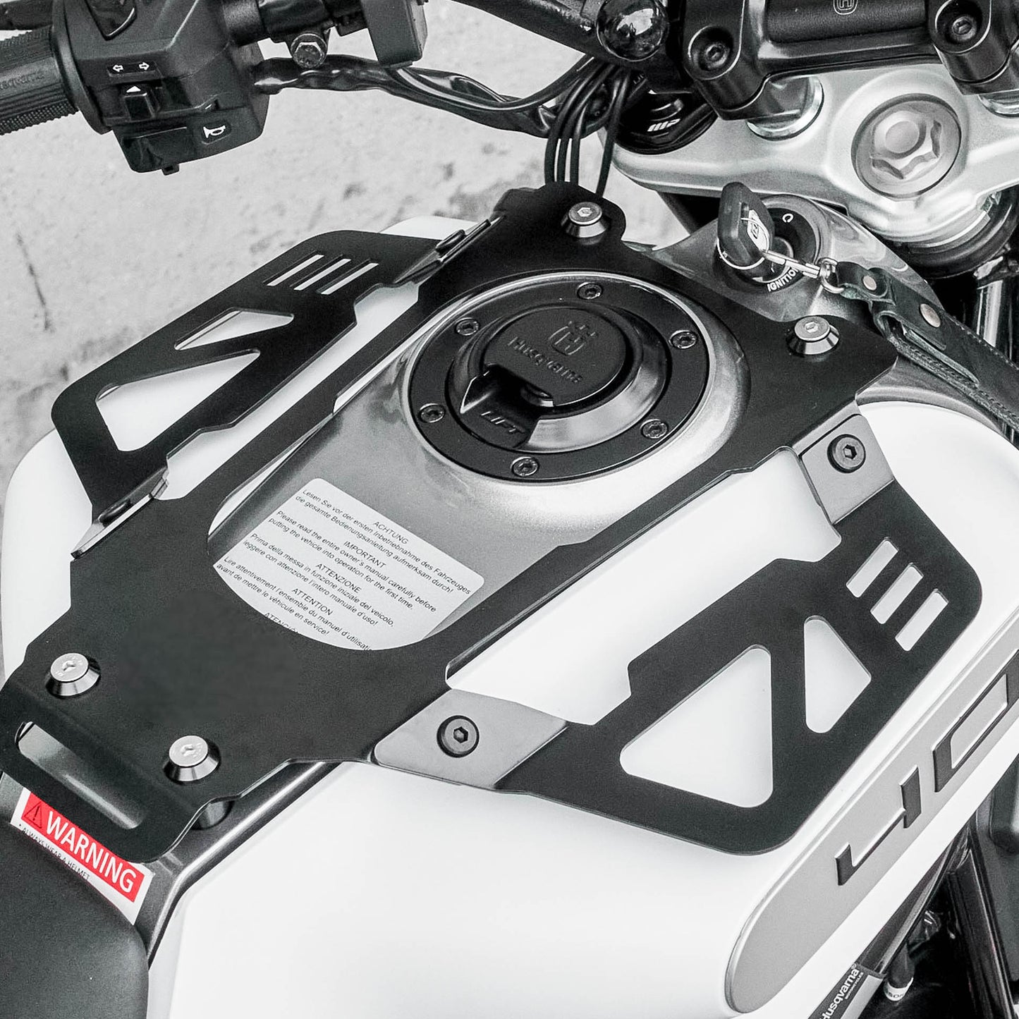 Pre-order (ship in September): "Rainstopper" magnetic tank bag for Husqvarna Vitpilen Gen 2 (2020-2023) with steel tank rack