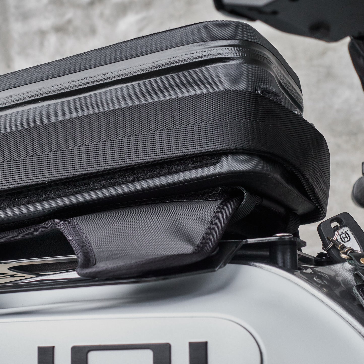 上山旅 Rainstopper 防雨磁吸油箱包 Vitpilen 白箭二代適用（2020-2023 年式）含鋼製油箱架