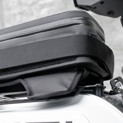 Pre-order (ship in September): "Rainstopper" magnetic tank bag for Husqvarna Vitpilen Gen 2 (2020-2023) with steel tank rack