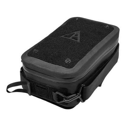 rainproof magnetic motorcycle tank bag that converts to a shoulder bag in less than a second