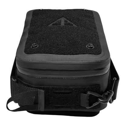 rainproof magnetic motorcycle tank bag that converts to a shoulder bag in less than a second