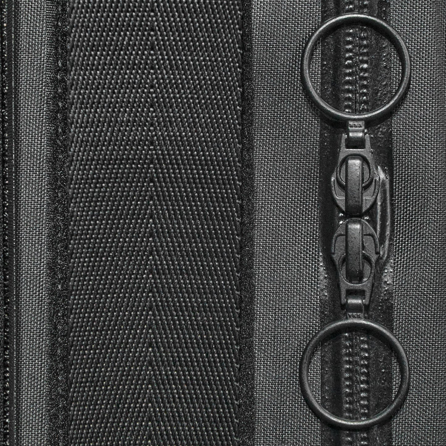 rainproof magnetic motorcycle tank bag that converts to a shoulder bag in less than a second